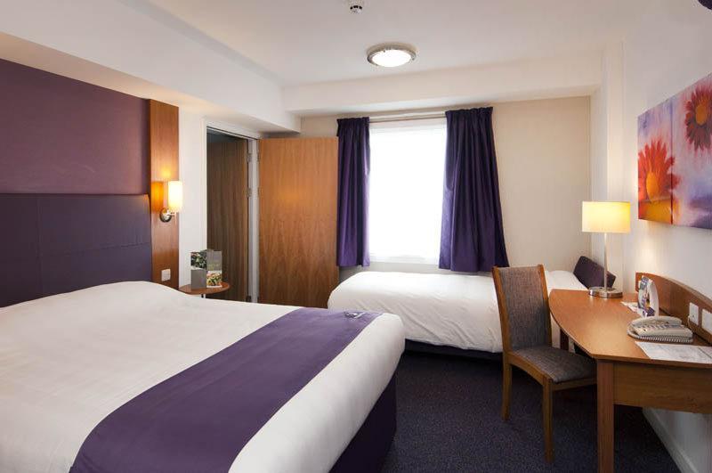 Premier Inn Glasgow Bearsden Kültér fotó